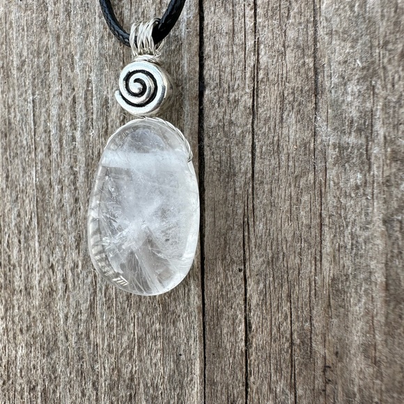 Clear Quartz Necklace for Awakening and Opening the Crown Chakra - Picture 4 of 9